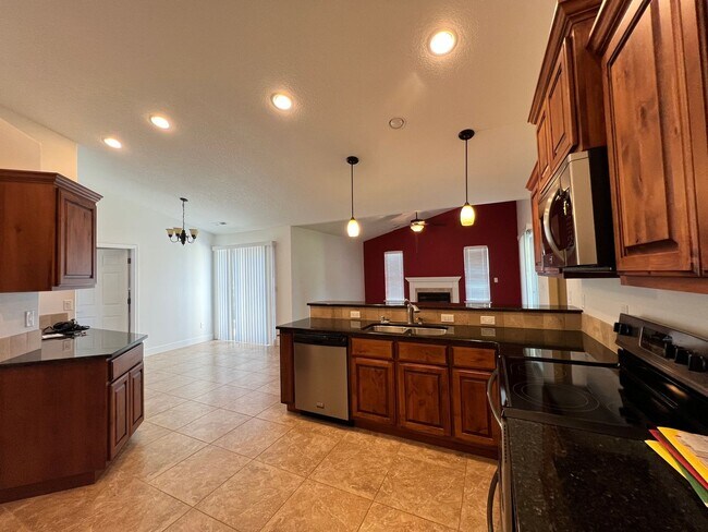 Foto del edificio - Well Maintained Home in Pelican Point Comm...