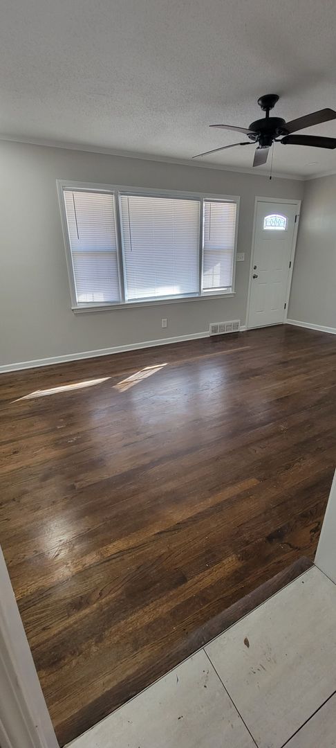 Foto del edificio - Beautiful Blue 3 Bed 1 Bath Home