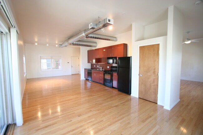 Building Photo - 400 Copper Ave NE