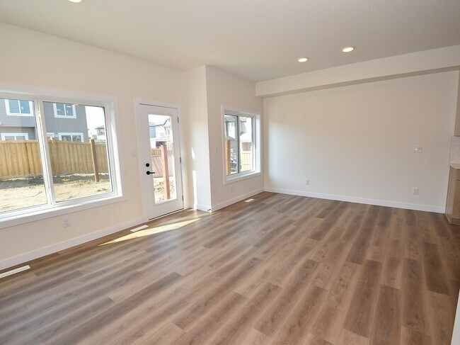 Building Photo - 2119-2115 5 Ave SW