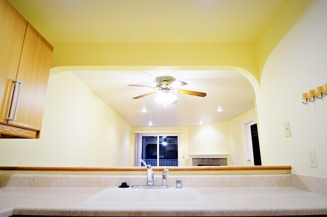 Foto del edificio - Top-Floor Condo near Bellevue Downtown