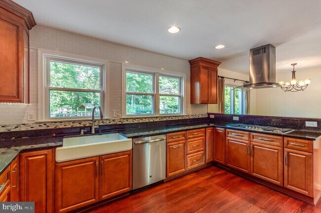 Building Photo - 519 Woodland Ct NW