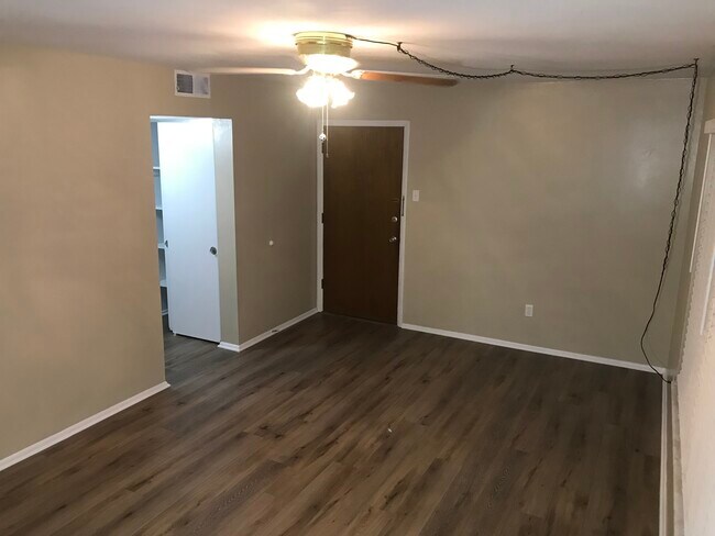 living room - 10034 Willdan Dr