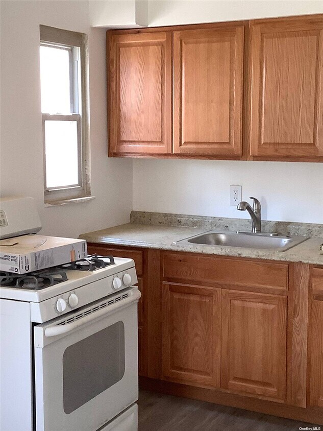 13 Pine St, Elmont, NY 11003 House for Rent in Elmont, NY