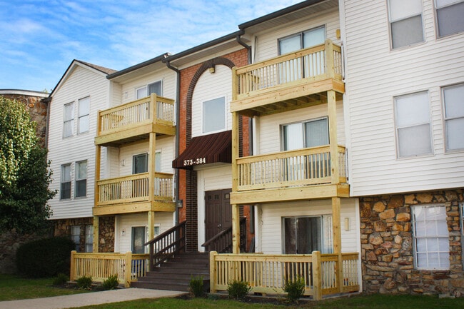 Building Photo - Knobs Pointe Apartments
