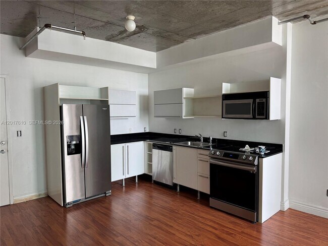 Foto del edificio - 690 SW 1st Ct
