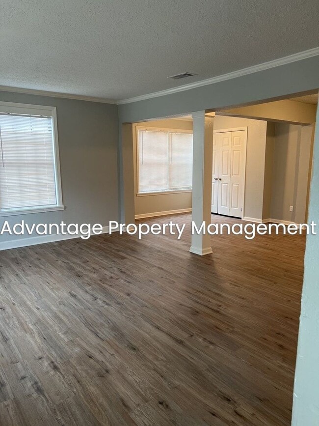 Building Photo - Charming 4 Bedroom, 3 Bath Home in East Me...