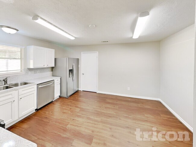 Foto del edificio - 28707 Binefield St