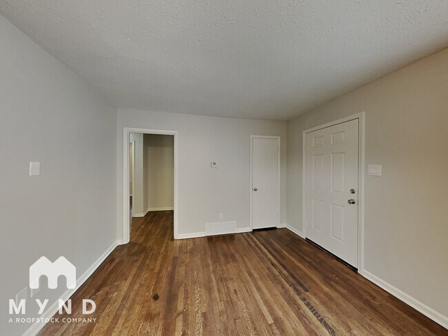 Foto del edificio - 3224 Cromwell Ave