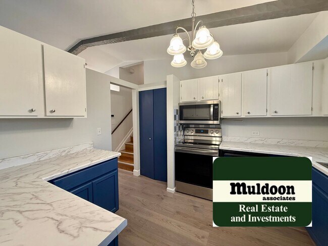 Foto del edificio - 3 Bedroom Tri Level with Spacious Yard 80918