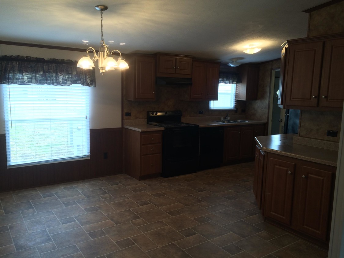 Building Photo - 1501 Vandiver Dr