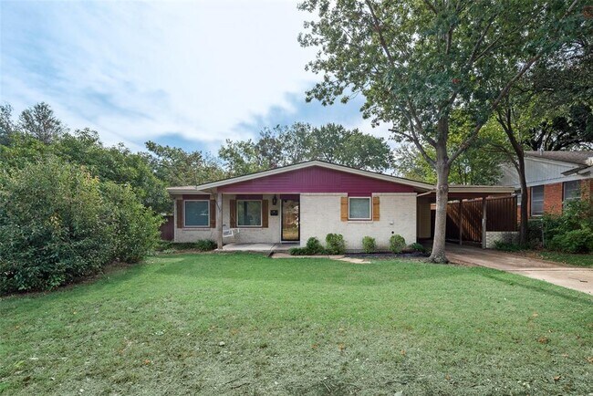Building Photo - 6722 Hialeah Dr