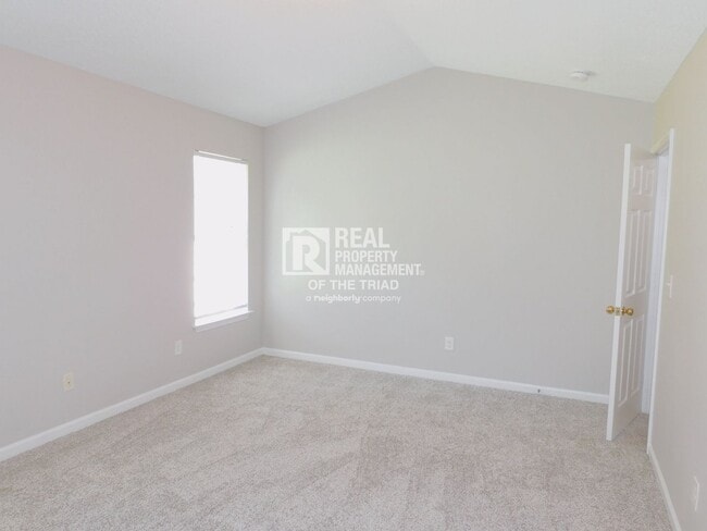 Building Photo - Beautiful 3BR/2BA Home in Southeast Greens...