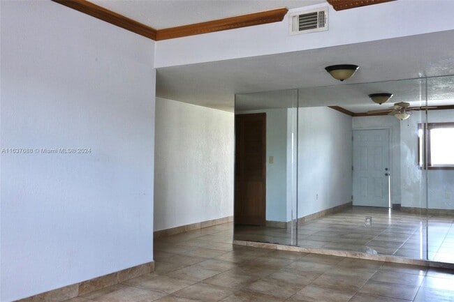 Building Photo - 1100 SW 104th Ct