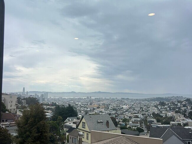 Foto del edificio - "Charming 1-Bedroom Sanctuary in the Heart of San Francisco – 775 Sq. Ft. of Urban Comfort!"