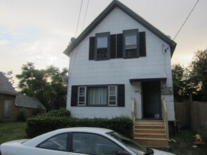 Building Photo - 562 Wilson St