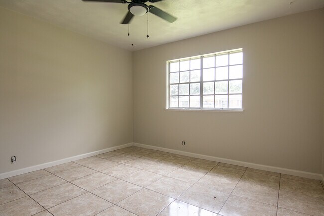 Foto del edificio - 9670 Shepherd Dr