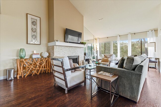 Foto del edificio - Charming Pebble Beach Condo - Move in Ready!