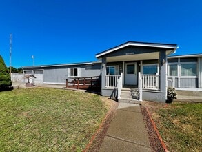 Building Photo - 1402 Hickory Rd
