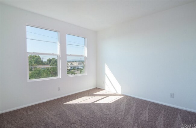Foto del edificio - 928 Lilac Ln