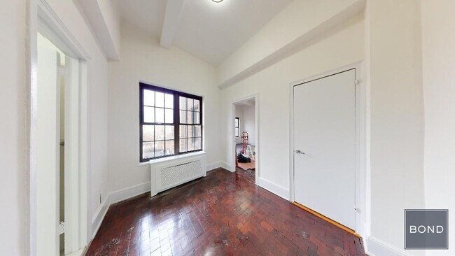 Building Photo - 160 W 73rd St