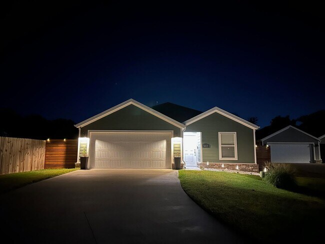 Foto del edificio - 5812 W Greens Chapel Rd