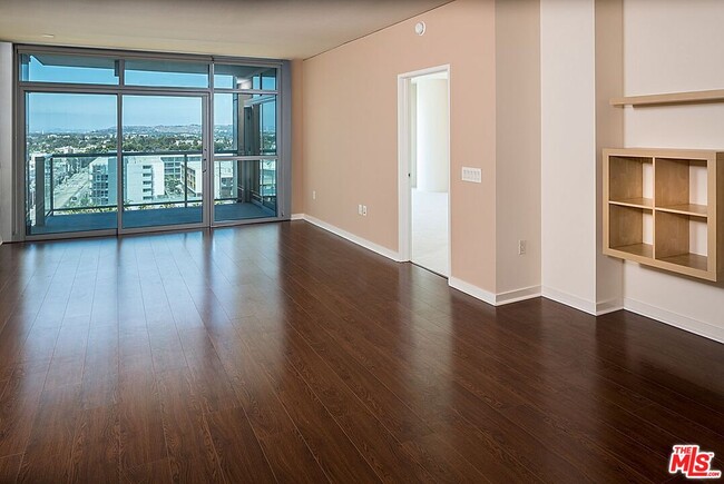 Building Photo - 13650 Marina Pointe Dr
