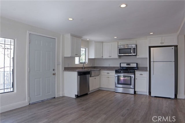 Building Photo - 466 Camulos St