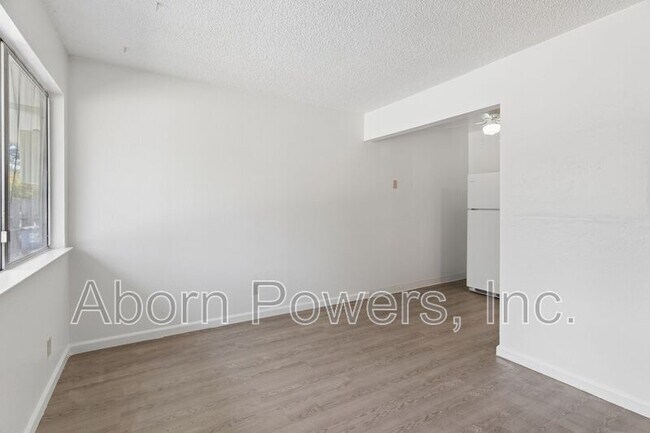 Building Photo - 2807-2813 Manor Dr