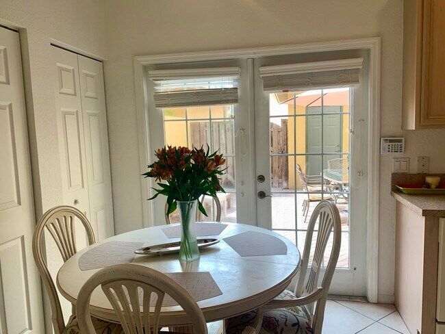 Foto del edificio - 188 W Thatch Palm Cir