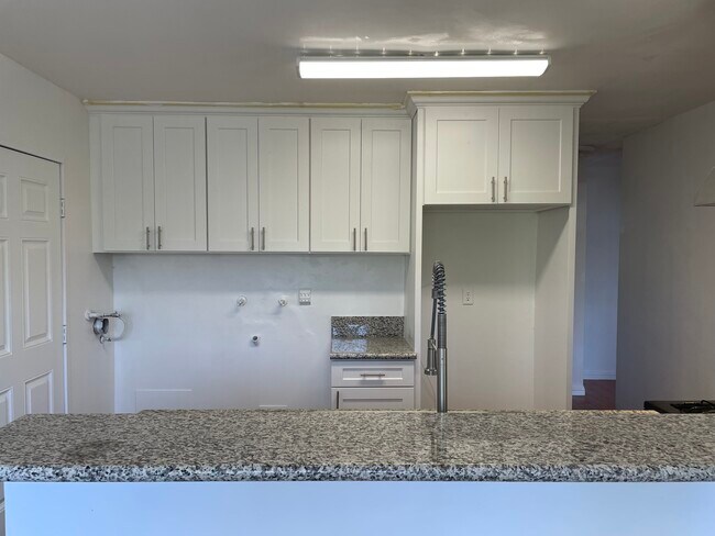 kitchen w/ laundry hook-ups - 25148 Ebony Ln