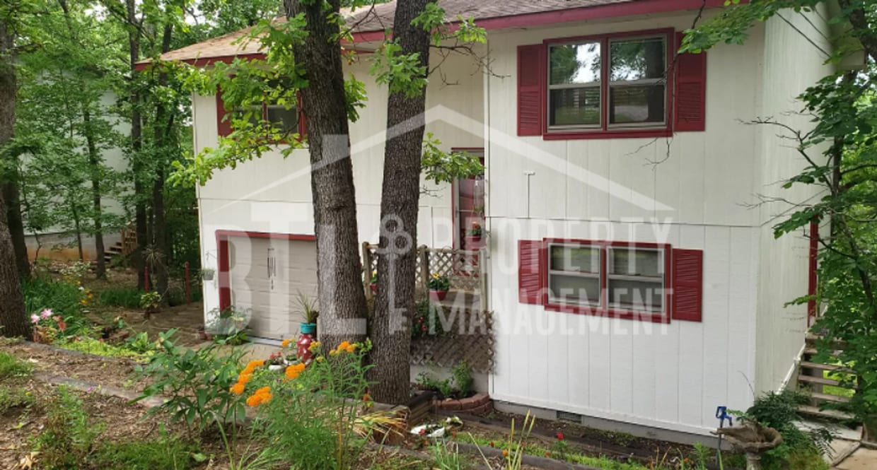 Building Photo - Nice 3 Bedroom Home in an Unbeatable Location!