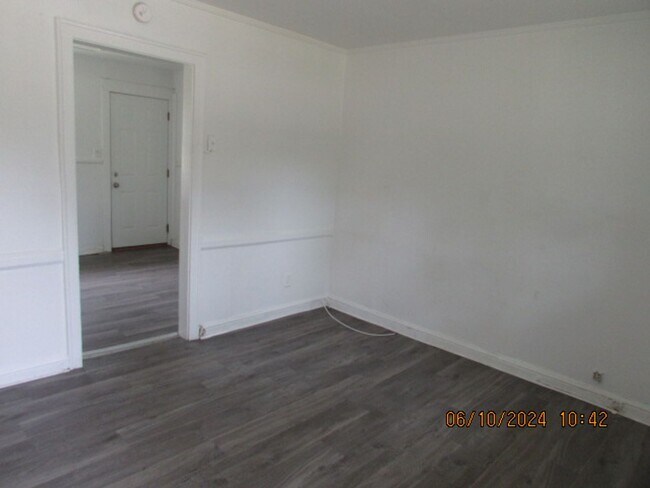 Building Photo - Appliances included