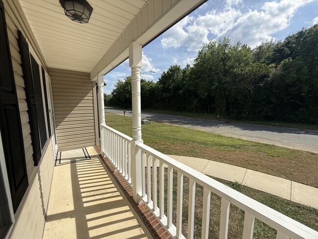 Building Photo - 801 Sunview Dr NW