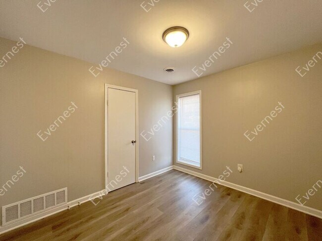 Foto del edificio - 5103 Brenda Cove