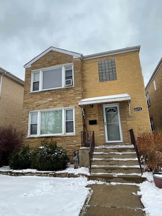 Building Photo - 6606 W Devon Ave