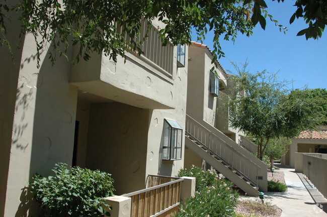 Building Photo - Cottonwood Condominiums