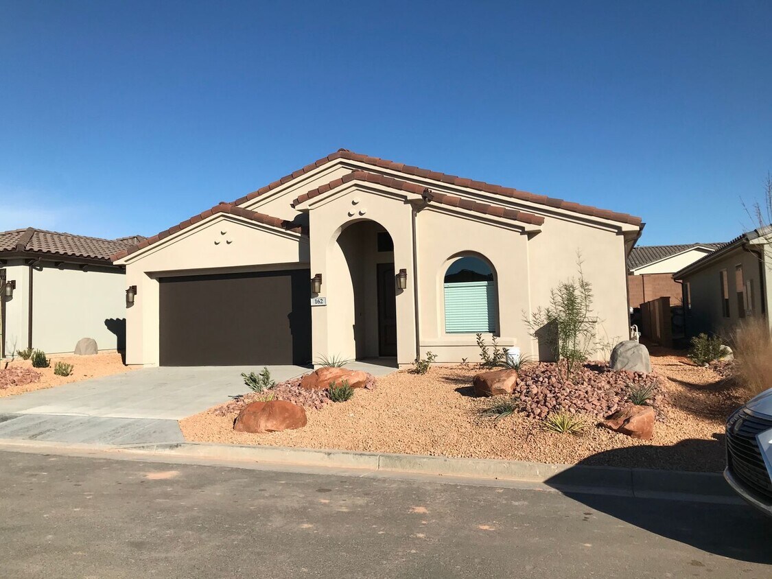 Primary Photo - Beautiful like New 3 bedroom, 3 bath home ...