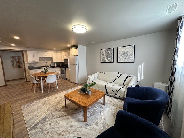 Photo du bâtiment - ALL-INCLUSIVE ONE BEDROOM – PRICE REDUCED!