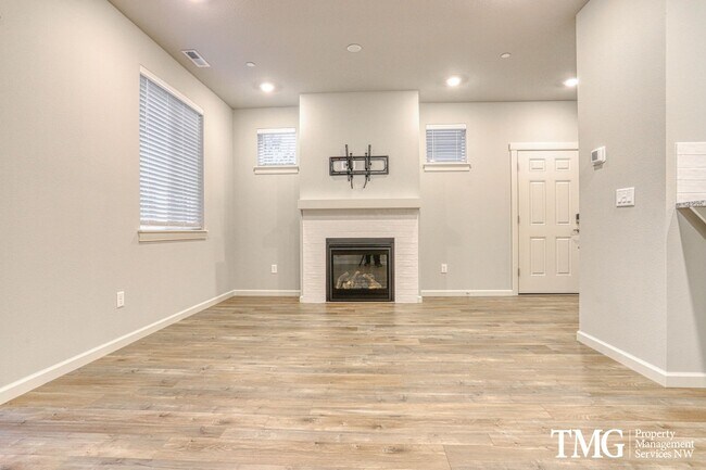 Foto del edificio - 2022 Build 3 Bedroom/2.5 Bathroom Home in ...