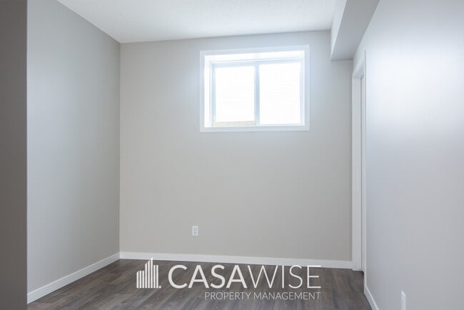 Photo du bâtiment - 6239-6176 176 Ave NW