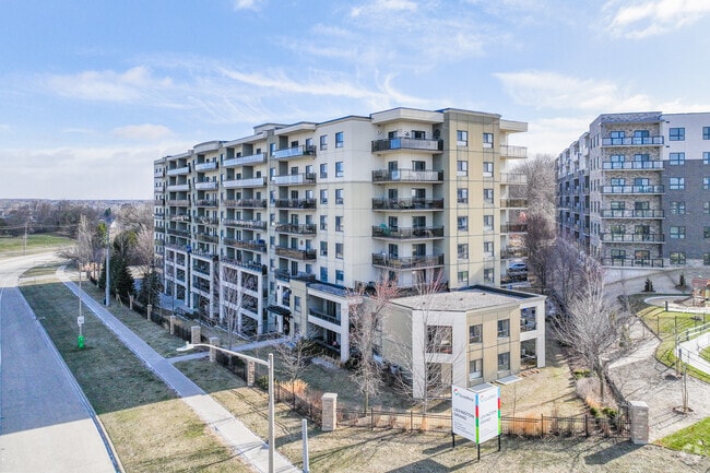 Building Photo - Lexington Grand