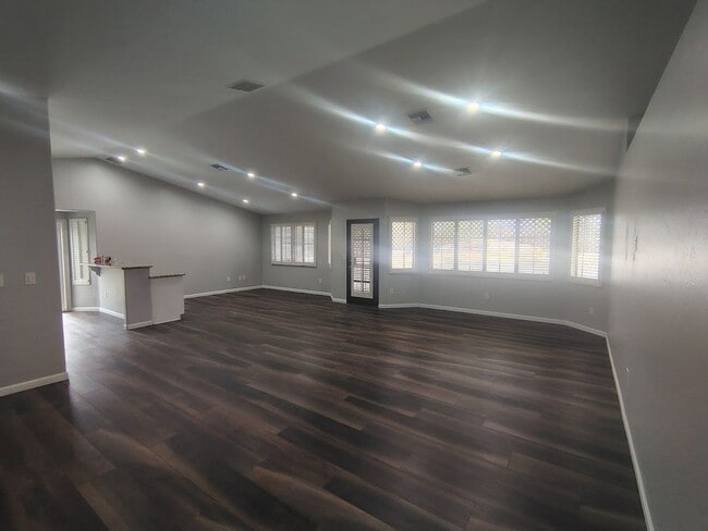 Building Photo - 9047 N Sanguine Dr