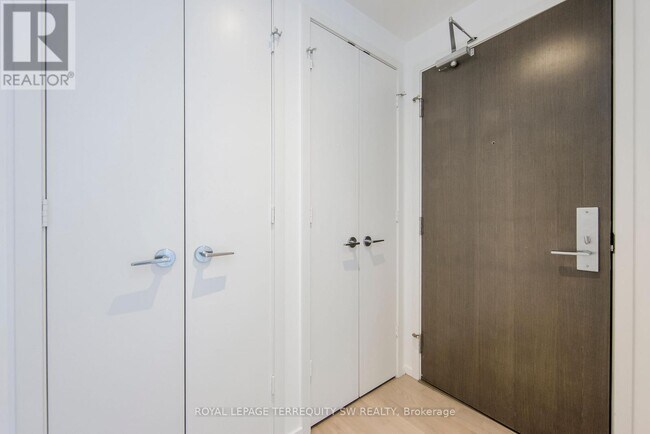 Photo du bâtiment - 101 Charles St E