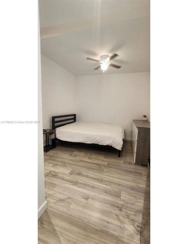 Foto del edificio - 1271 NE 153rd St