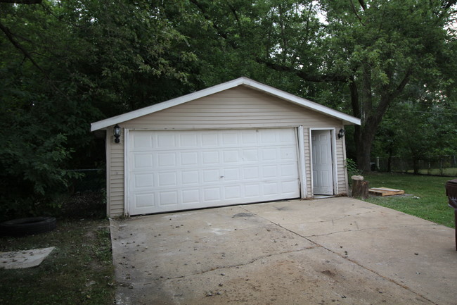 Building Photo - 731 Union Dr