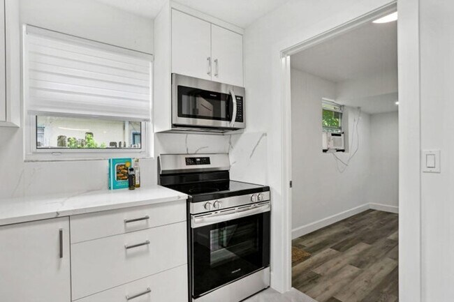 Building Photo - 604 SE 4th Avenue, Delray Beach, FL 33483