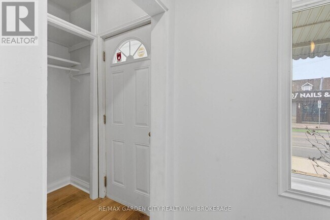 Photo du bâtiment - 25 Pelham Rd