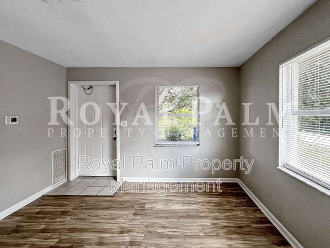 Foto del edificio - 13037 First Street- 2