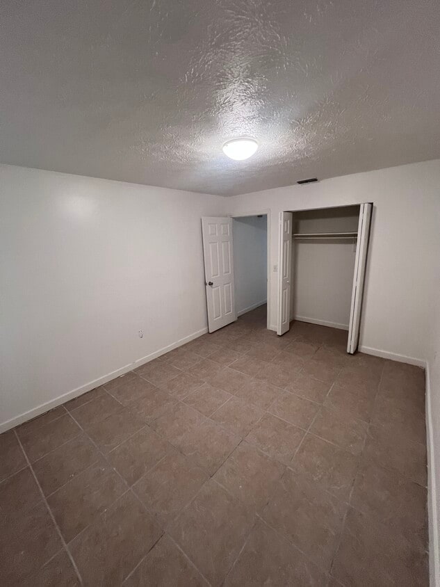 Building Photo - 646 Pineville Ln